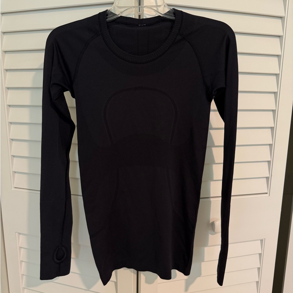 Lululemon Swiftly Tech Long Sleeve Deep Navy Blue Size 4 Workout Top
